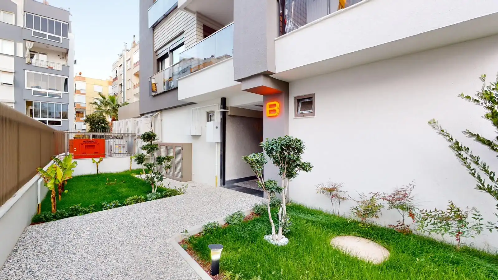 Изображение Просторный современный дублекс 4+1 в самом центре Анталии